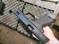 USP 9mm, zwei 18 Schuß Magazine, Jet-funnel, so gut wie neu - 2